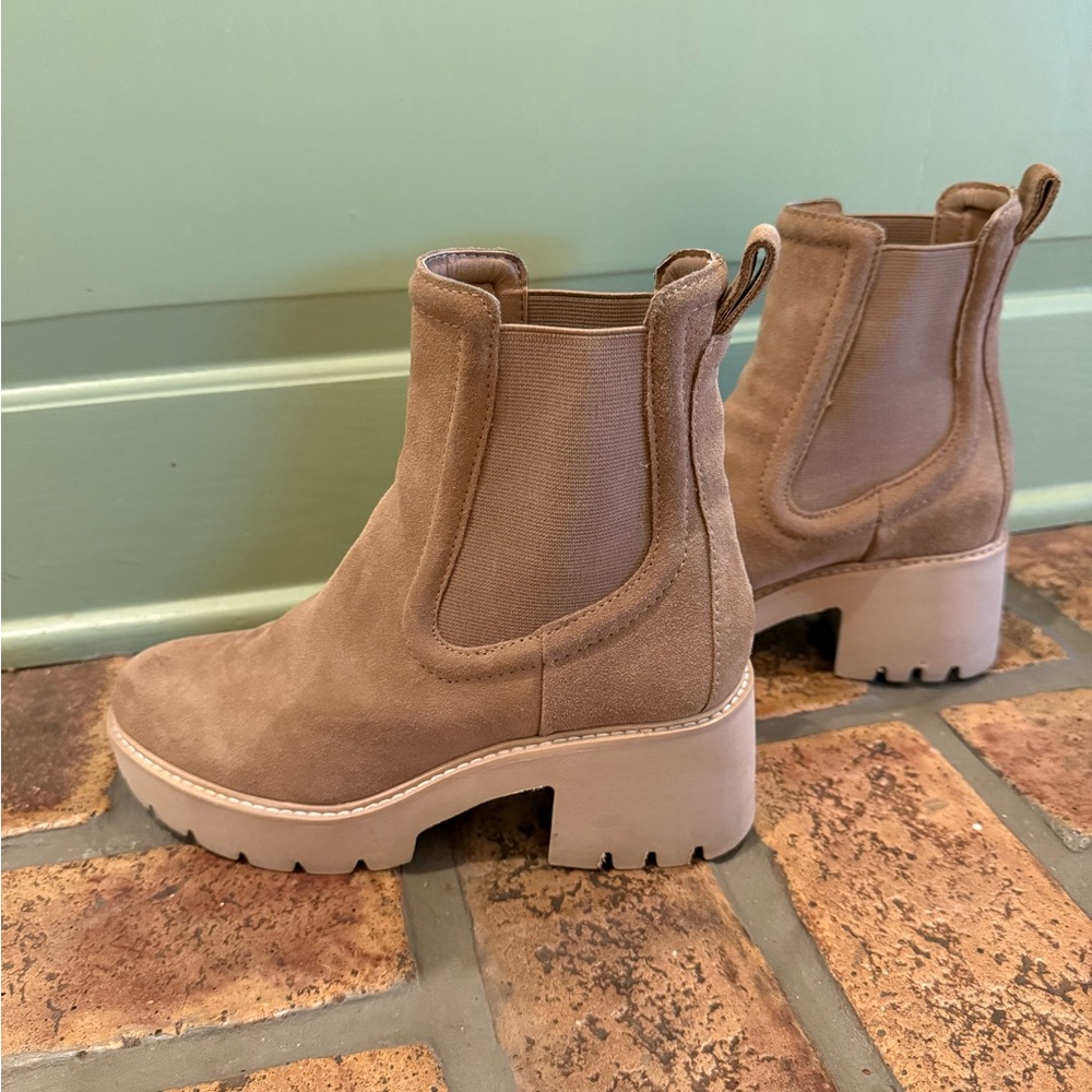 Dolce Vita sand/tan ankle boots